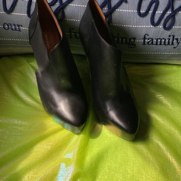 Woman’s Calvin Klein Heel Boots Black 8.5 - Picture 9 of 10